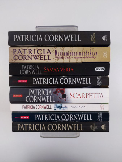 Patricia Cornwell : Patricia Cornwell-paketti (8 kirjaa) : Raatokärpänen ; Murhamiehen muotokuva ; Samaa verta ; Ruumiin todistus ; Scarpetta ; ...