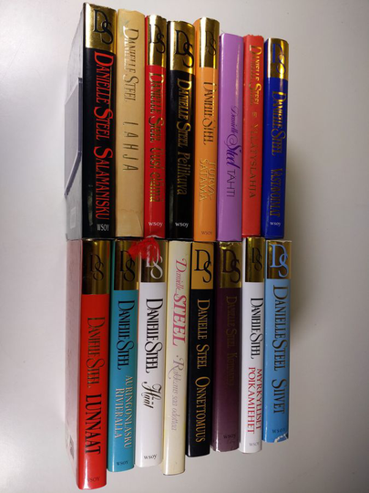 Danielle Steel : Danielle Steel-paketti (16 kirjaa) : Salamanisku ; Lahja ; Uusi elämä ; Peilikuva ; Turvasatama ; Tähti ; Yllätyslahja ; Vastavoimat