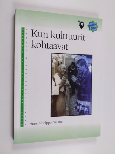 Anne Alitolppa-Niitamo : Kun kulttuurit kohtaavat : matkaopas maahanmuuttajan kohtaamiseen ja kulttuurien väliseen vuorovaikutukseen
