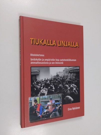Eino Nykänen : Tiukasti linjalla : aikalaiskertomus Jyväskylän ja ympäristön linja-autohenkilökunnan ammattiosastosta ja sen ihmisistä
