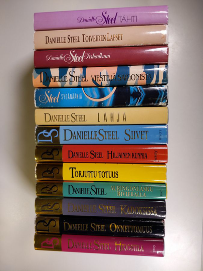 Danielle Steel : Danielle Steel-paketti (13 kirjaa) : Lahja ; Tähti ; Auringonlasku Rivieralla ; Onnettomus ; Hevostila, Sydänääniä ; Siivet ; ...
