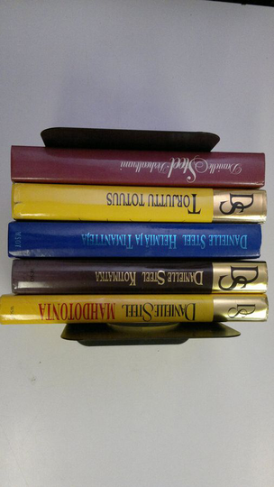 Danielle Steel : Danielle Steel- paketti (5 kirjaa) : Mahdotonta ; Kotimatka ; Helmiä ja timantteja ; Torjuttu totuus ; Perhealbumi