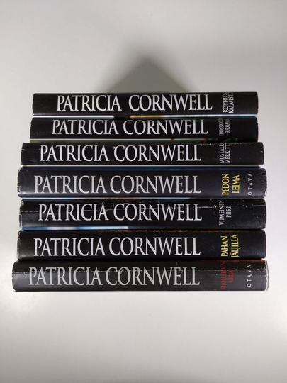 Patricia Cornwell : Patricia Cornwell-paketti (7 kirjaa) : Mustalla merkitty ; Luonnoton surmaaja ; Pahan jäljillä ; Viimeinen piiri ; Pedon leima ...