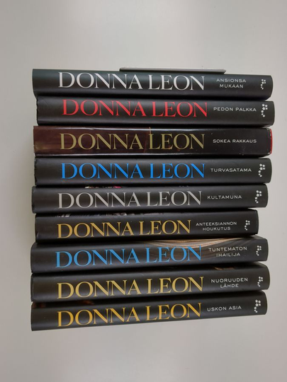 Donna Leon : Donna Leon-paketti (9 kirjaa) : Pedon palkka ; Ansionsa mukaan ; Sokea rakkaus ; Turvasatama ; Nuoruuden lähde ; Uskon asia ; Tuntematon