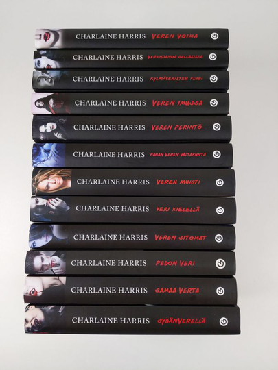 Charlaine Harris : Sookie Stackhouse -sarja (12 kirjaa, 5. osa puuttuu)
