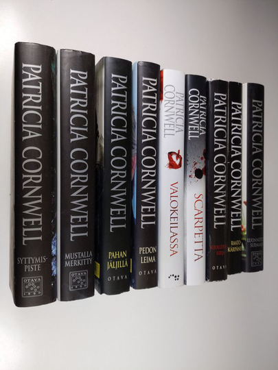 Patricia Cornwell : Patricia Cornwell-paketti (9 kirjaa) : Luonnoton surmaaja; Raatokärpänen ; Kuolleiden kirja ; Scarpetta ; Valokeilassa ; Pedon ...