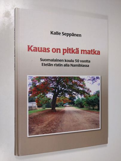 Kalle Seppänen : Kauas on pitkä matka : suomalainen koulu 50 vuotta Etelän ristin alla Namibiassa