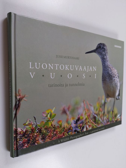 Jussi Murtosaari : Luontokuvaajan vuosi : tarinoita ja tunnelmia = A wildlife photographer's year : a personal account